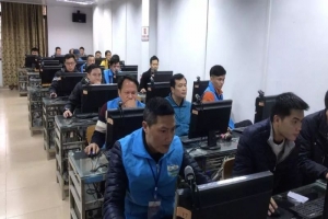 積極推進(jìn)網(wǎng)約車(chē)行業(yè)合規(guī)化進(jìn)程，率先實(shí)現(xiàn)“三證合一”