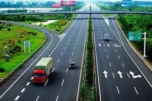 新手跑高速，在路上別做這些事，否則害人害己！