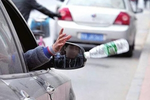 開車時這個小動作要當(dāng)心！雖然不起眼但后果很嚴(yán)重！