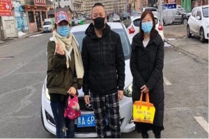 疫情封鎖下的眾生相：萬(wàn)順叫車接送的病患