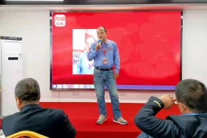 每天50個(gè)俯臥撐！這位司機(jī)用超好狀態(tài)提供高品質(zhì)乘客服務(wù)